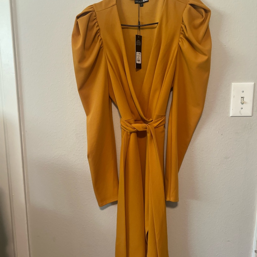 Mustard yellow / gold dress . Beautiful for a dinner. Fits well— great stretch